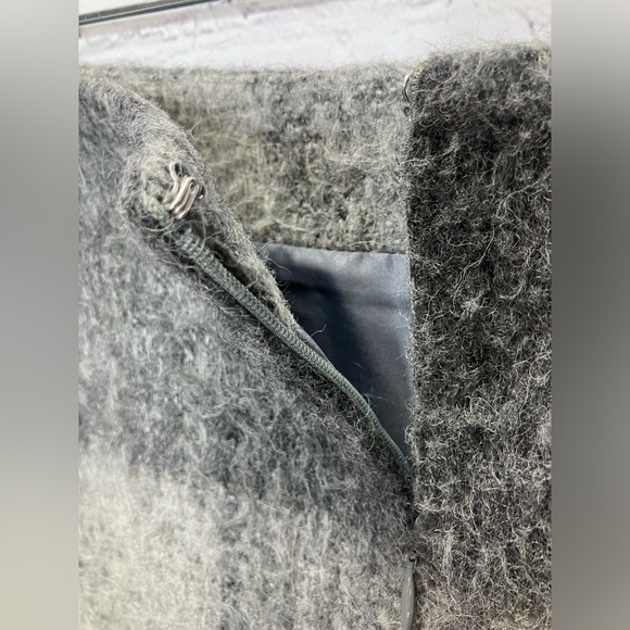 Talbots Gray and Black Buffalo Plaid Wool Blend Short Skirt Size 12 - Picture 4 of 7